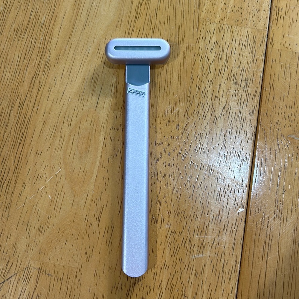 Solawave 4 in 1 radiant renewal skincare wand
